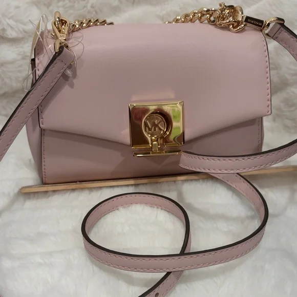 Michael Kors Light Pink Clutch with Gold Chain - Picture 8 of 10